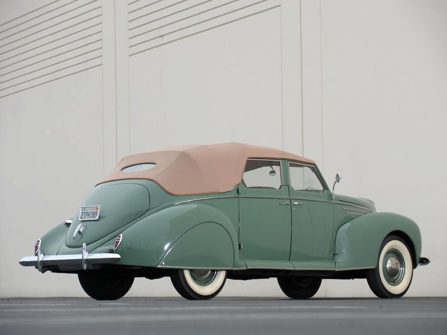  Lincoln Zephyr Convertible Sedan 1939 года  (фото 4 из 22)
